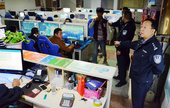西平警方严查黑网吧 为青少年寻蓝天净土（图）