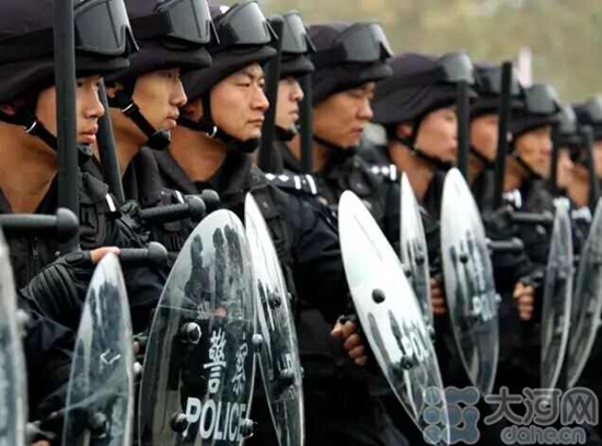 郑州警方进入战备状态 发动30余万人入户走访街面巡逻