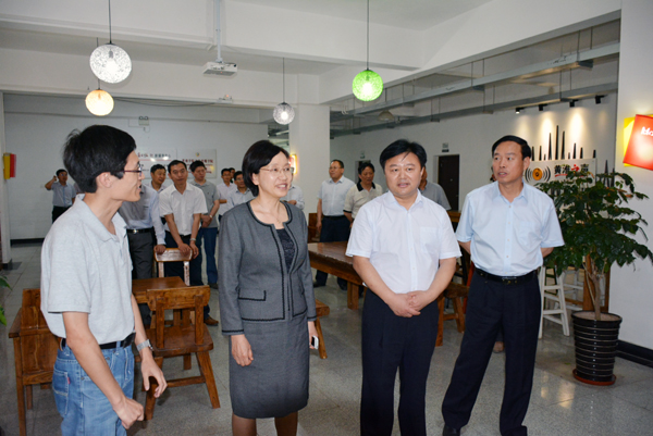 陈星深入黄淮学院现场办公解决发展难题