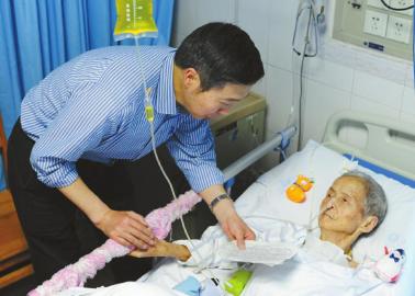 耄耋老人给住院老伴的书签情书