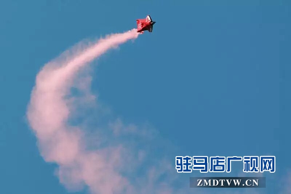 2016国际山地运动暨西游文化节在嵖岈山开幕 翼装飞行