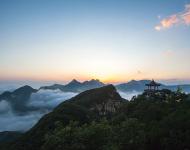 云蒸霞蔚五朵山--邹汝光