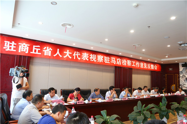 代表认真思考.JPG