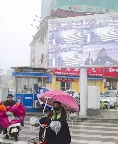 驻马店人注意！你的不文明行为已出现在市区路口大屏幕上...