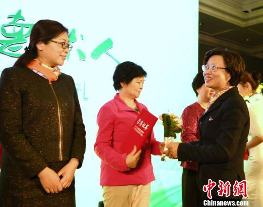 上海创新设奖表彰一线女医生科技创新鼓励科研