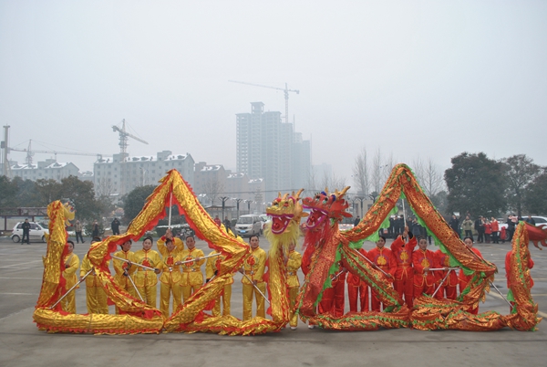 用歌声唱祝福 用舞姿送吉祥