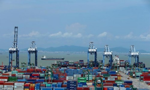 位于广东南沙自贸区的南沙港集装箱码头一派繁荣景象