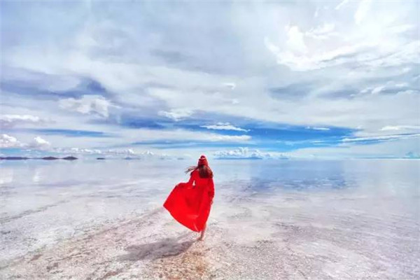 玻利维亚乌尤尼盐沼 四万年打磨的天空之镜