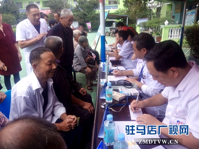 3、根据不同病情免费发放药品.jpg