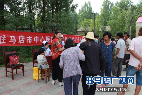 市中心医院到确山县开展健康扶贫义诊活动