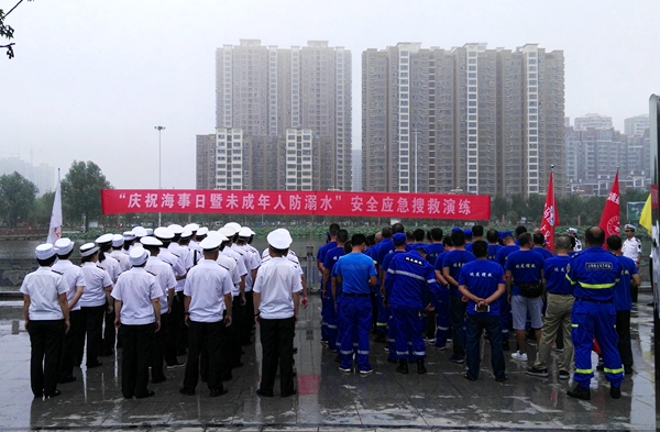 驻马店举办“庆祝海事日暨未成年人防溺水”水上安全应急搜救演练