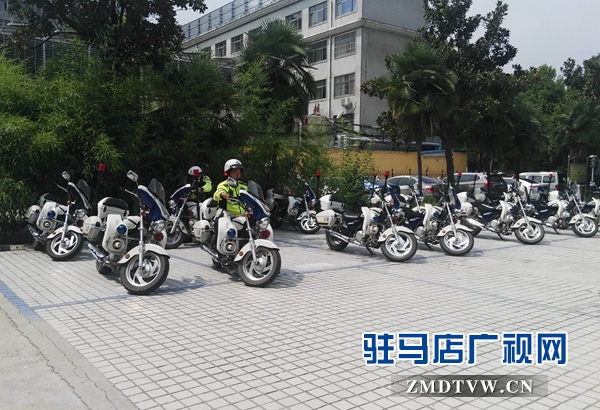 摩托车机动大队民警：整治交通违法 我们一直在路上