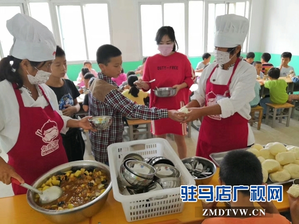 天中义工联合会检查“免费午餐”学校实施情况