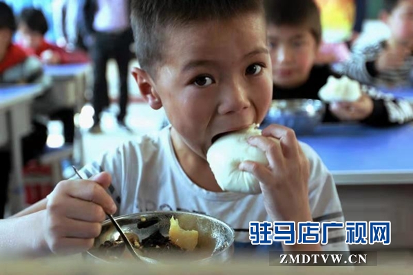 驿城区首批“免费午餐驻马店模式”开餐学校正式开餐