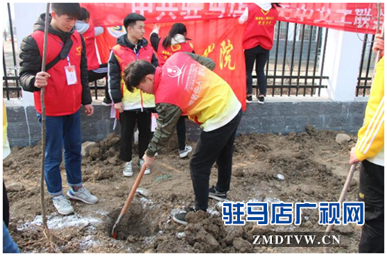 黄淮学院组织学生开展义务植树活动