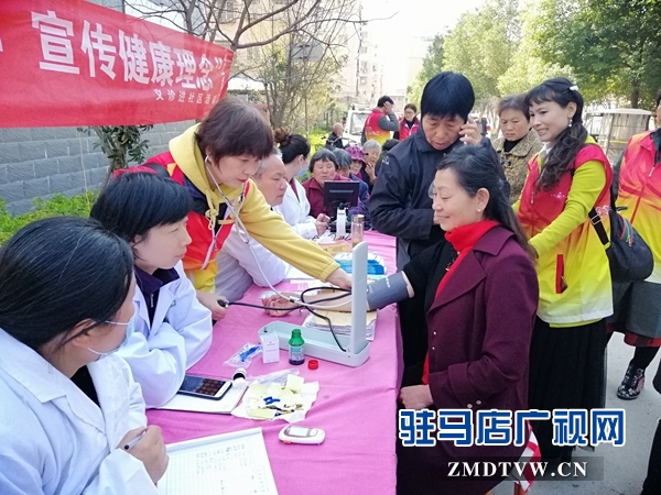  爱心义诊进社区志愿服务暖人心