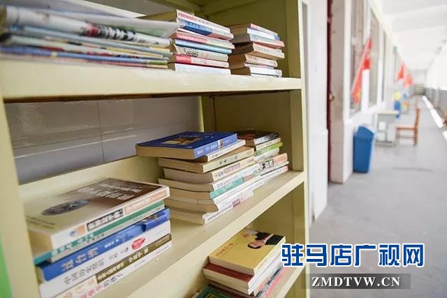 华录集团向上蔡学子捐赠2000册（套）图书