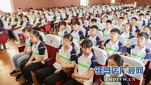 华录集团向上蔡学子捐赠2000册（套）图书