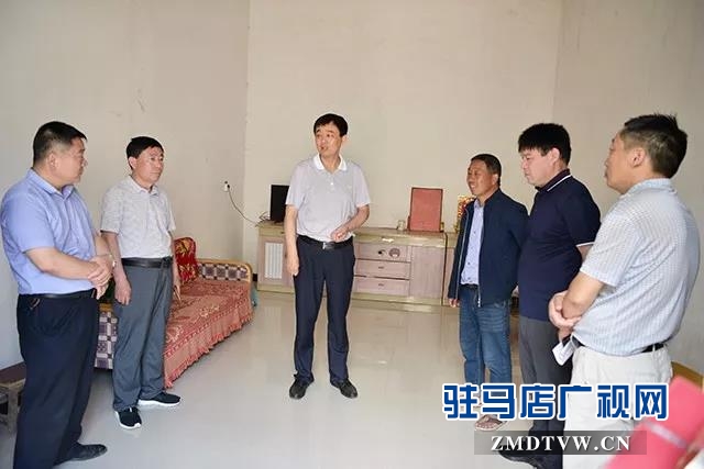 上蔡县委副书记 县长李卫明深入苗庄村暗访脱贫攻坚工作