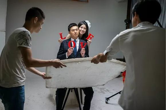 内敛、奢靡与伪装：中国人如何在镜头前表达爱情？ 