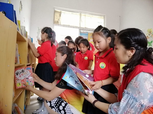 泌阳县土桥小学有了爱心图书室