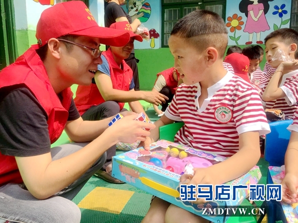 中国儿童慈善日 爱心企业献爱心