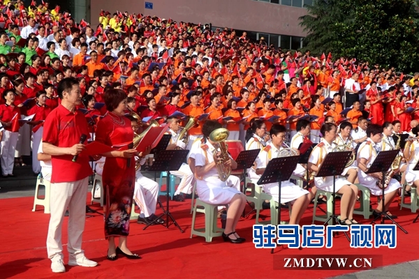 驻马店市举办千人大合唱为党庆生 数百名群众自发参与