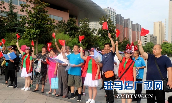 驻马店市举办千人大合唱为党庆生 数百名群众自发参与