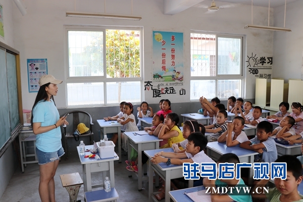 “豫见爱”爱心支教团走进遂平县吴庄村