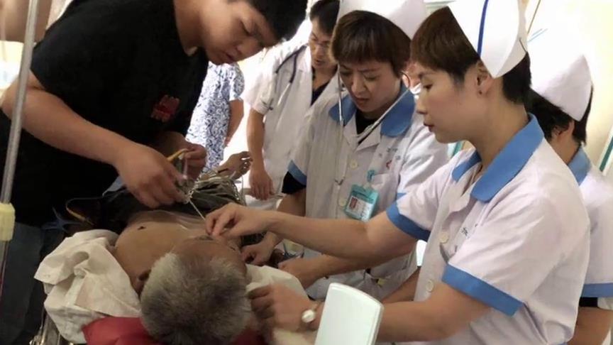 七旬老人就医突发心肌梗死  医护人员上演生死大营救