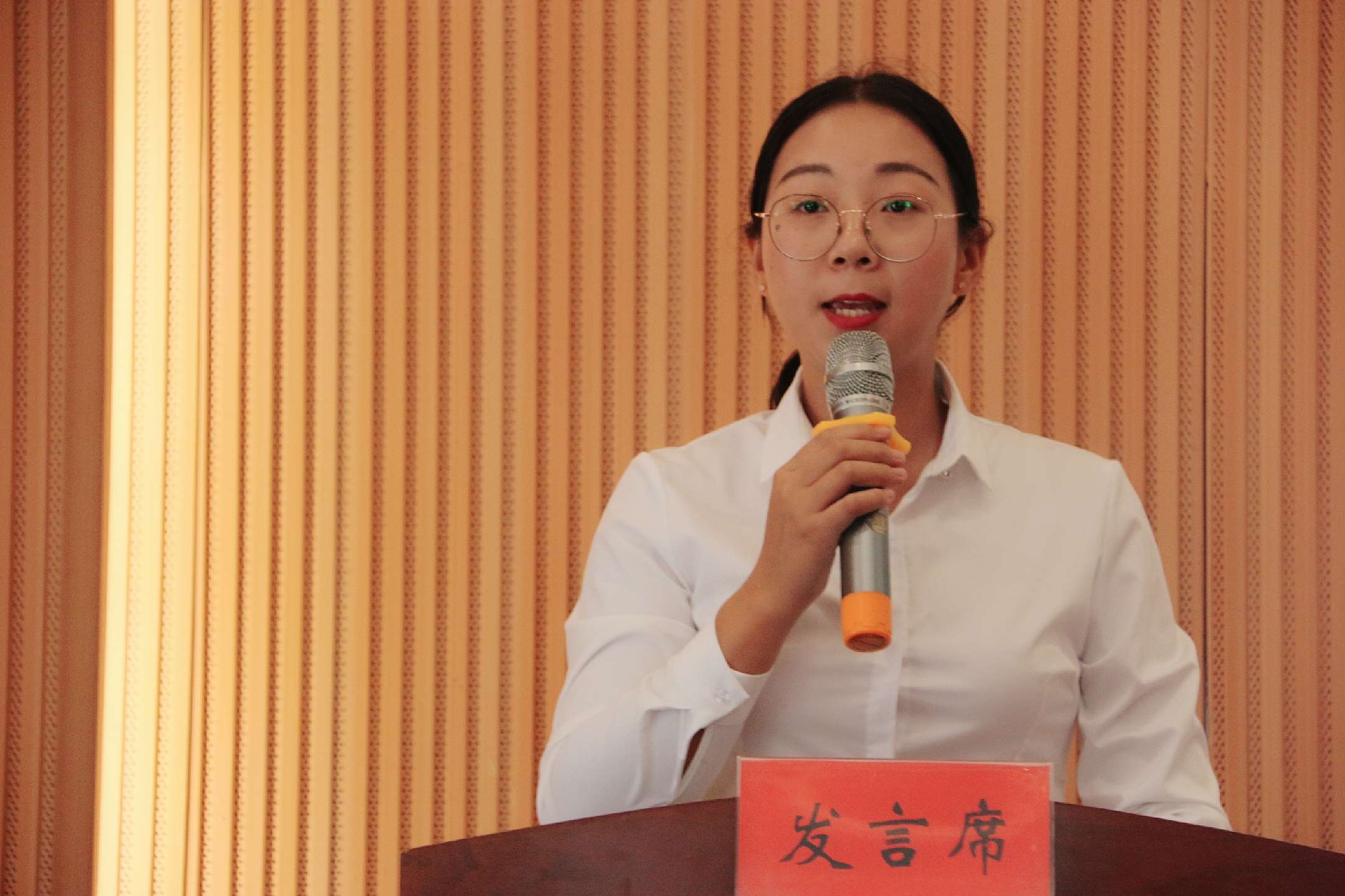 驻马店市科技学校2019年秋季开学典礼暨爱邦忙助学金发放仪式温情启幕