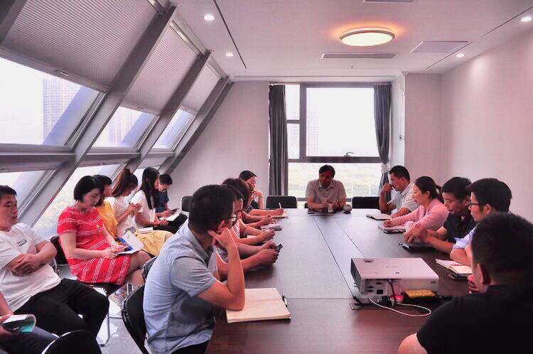 锻造企业文化 增强向心凝聚 易轩财务组织召开企业内训会