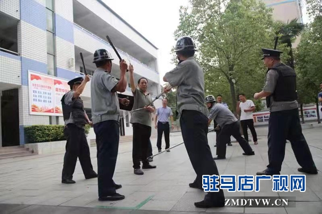 驻马店实验小学举行反恐防爆安全演练活动