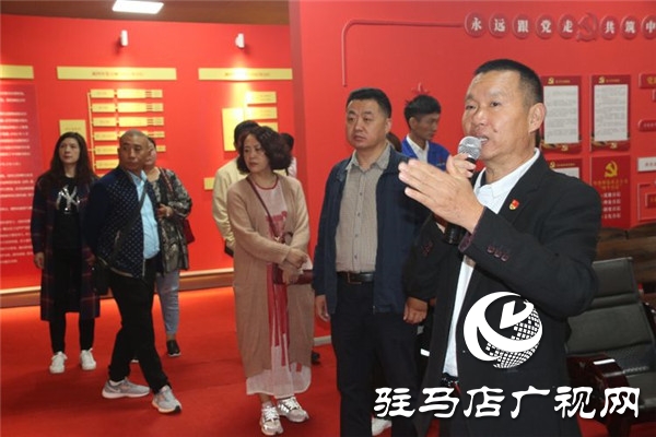 朗陵原酒压排度夏150天发酵期开窖酿酒当日喜迎许昌市客商参观考察