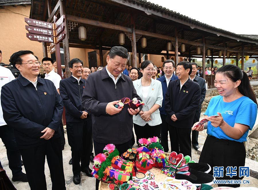 习近平在河南考察时强调 坚定信心埋头苦干奋勇争先 谱写新时代中原更加出彩的绚丽篇章