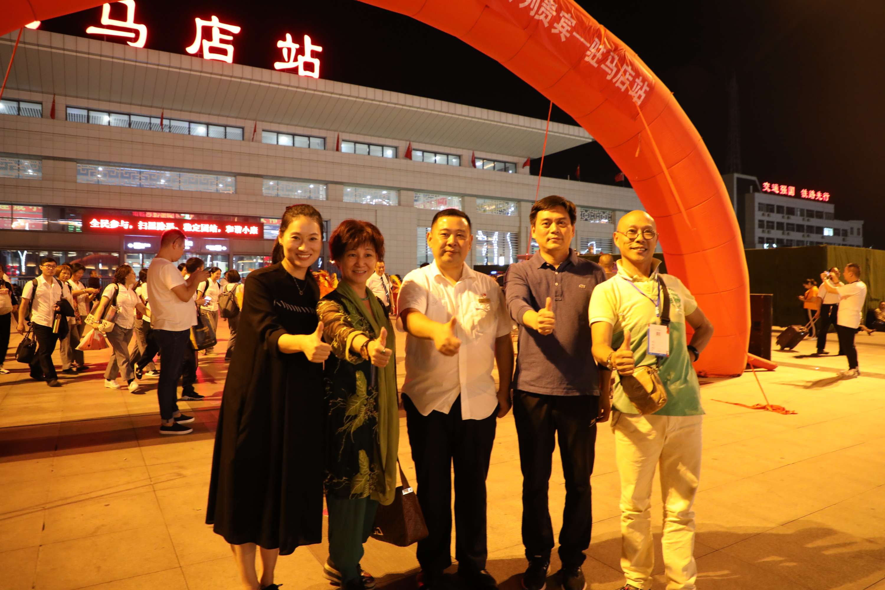 “和谐夕阳号”广西旅游专列贵宾团700余人首站抵达驻马店将开展为期一天的观光旅游