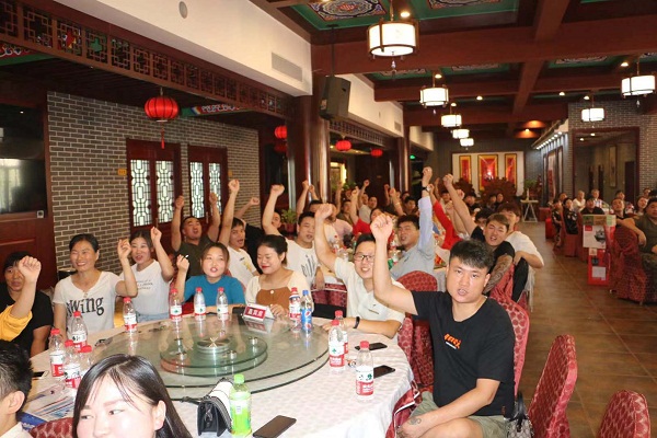 东方王朝集团成功举办第六届积分标兵存款分红大会