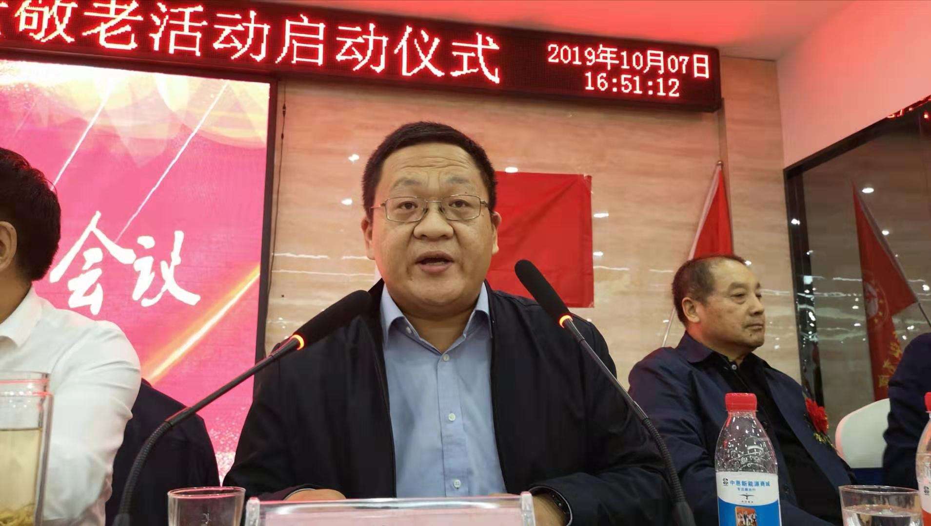 驻马店市平舆商会一届三次会议暨重阳节尊老敬老活动举行 10名会员企业家为七旬父母洗脚受赞赏