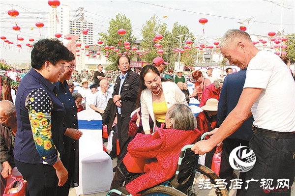 九九重阳节浓浓敬老情  慰问高龄老人捐赠仪式在关王庙乡举行