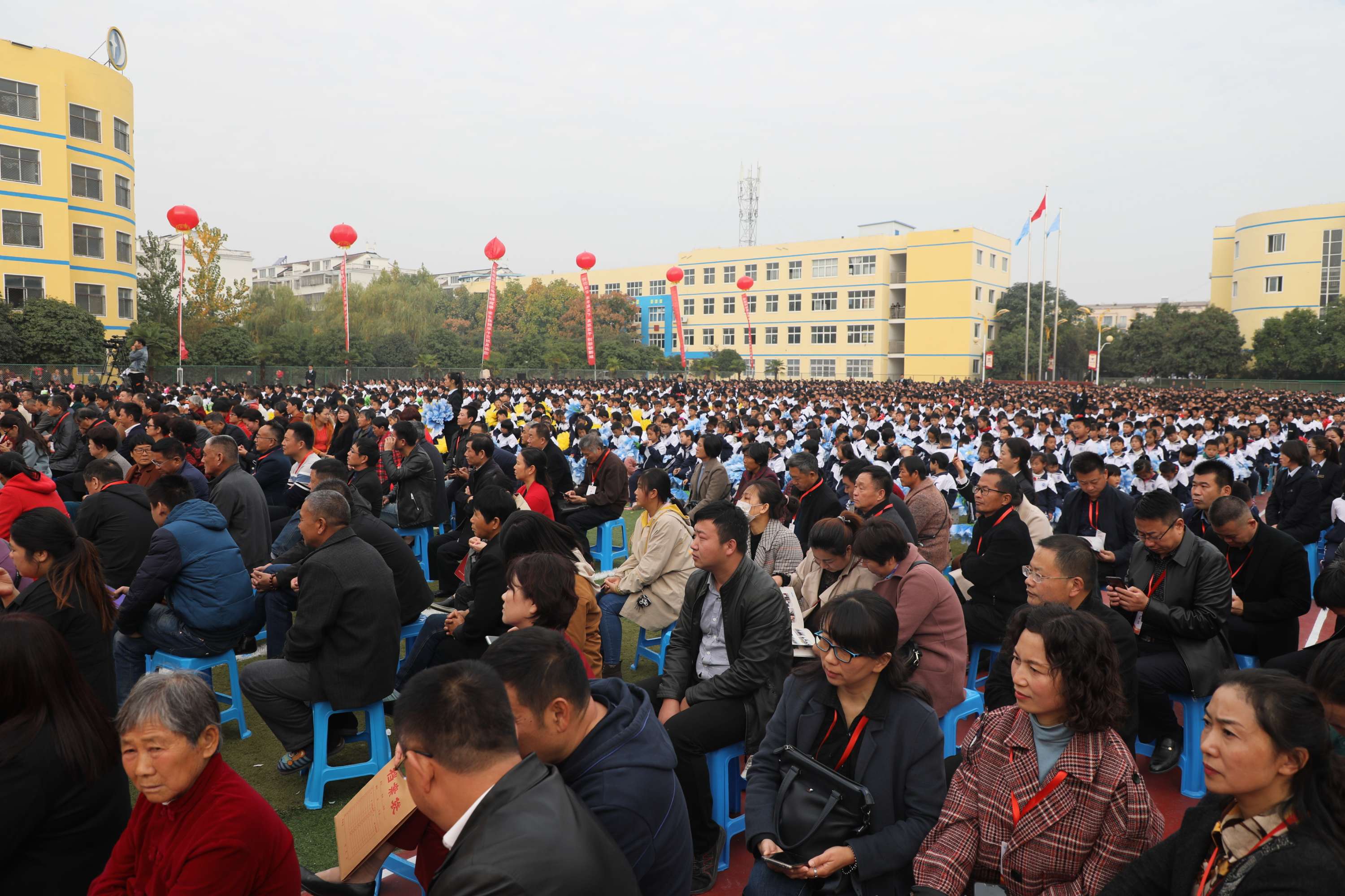 平舆县蓝天学校建校二十周年庆祝大会暨黄淮学院乡村振兴人才培训基地授牌仪式荣耀盛启