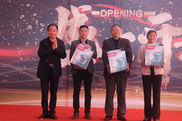 河南意通4S店开业仪式暨大乘汽车上线仪式举行