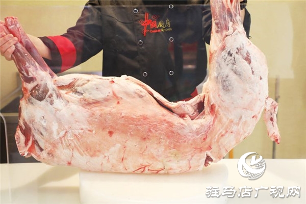 火遍大江南北的铁锅烀羊肉品牌——“313 鲜羊火锅”终于进驻驻马店