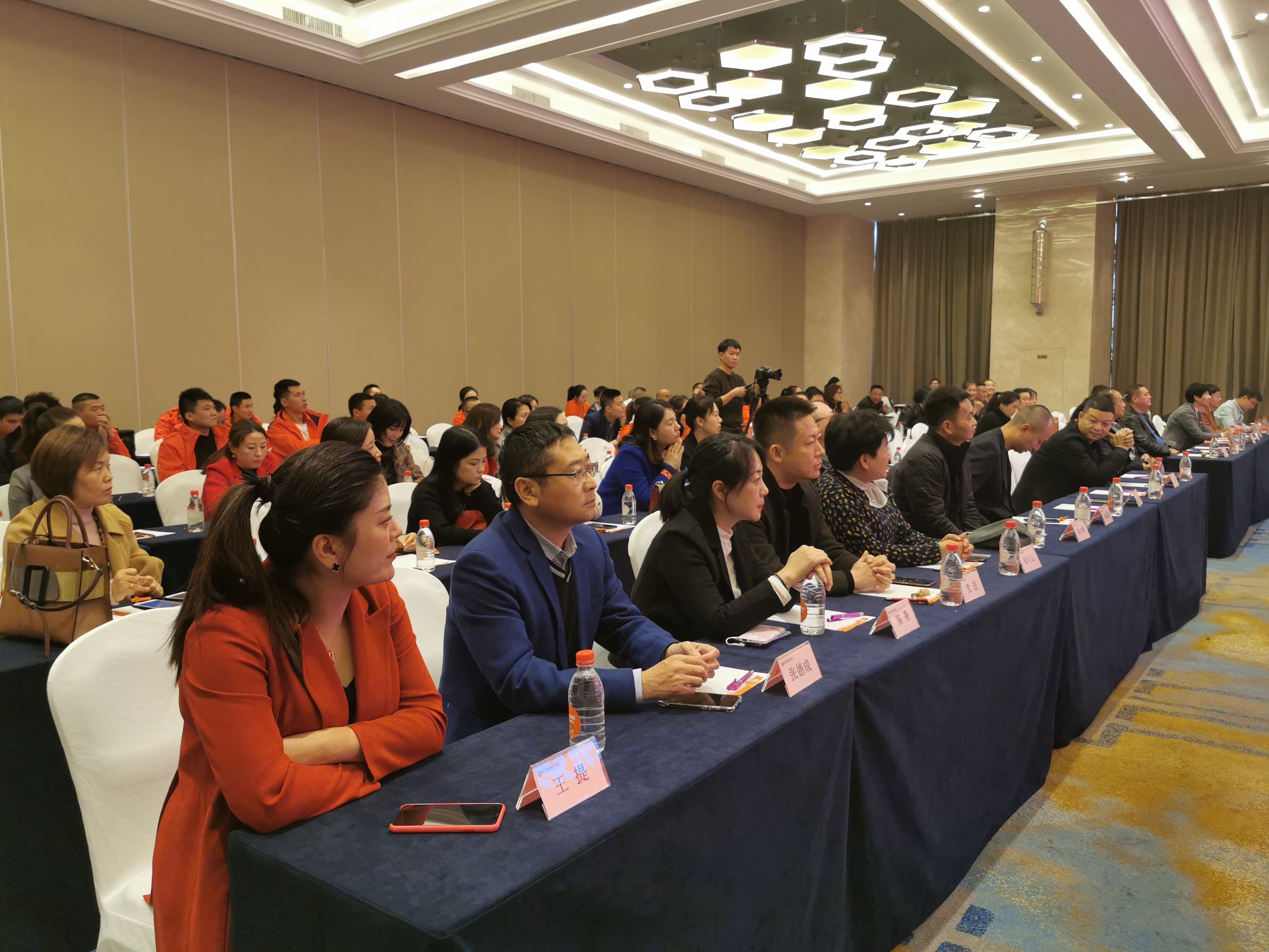 驻马店粥类行业营养研讨会暨状元鸿粥新品发布会成功举行