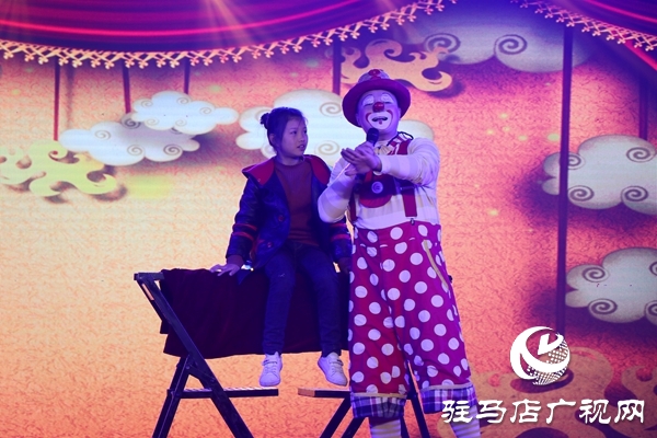 中国滑稽小丑军团亮相中亿金第营销中心