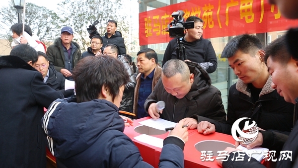 欣悦苑小区召开首届业主大会