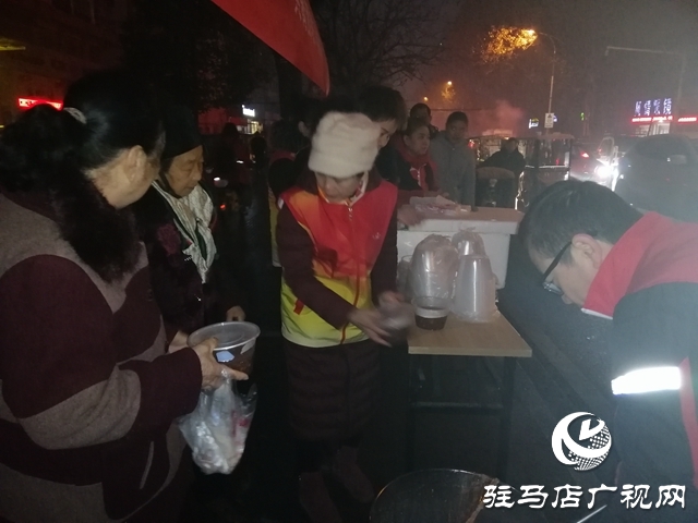 一碗腊八粥 温暖一座城