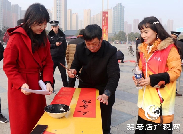 文化进万家 春联送祝福