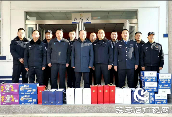 市公安局慰问组到平舆看望一线民警和因公牺牲的民警家属