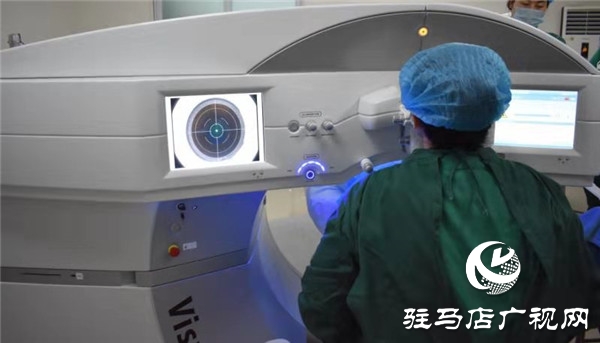 记眼科医院医护人员近视手术后的颜值逆袭之旅