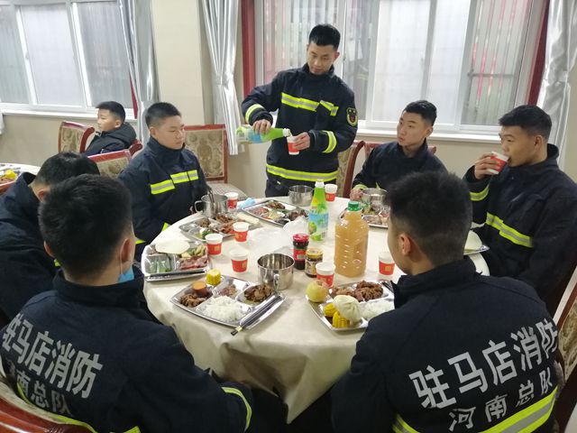 驻马店市消防救援指战员的年三十